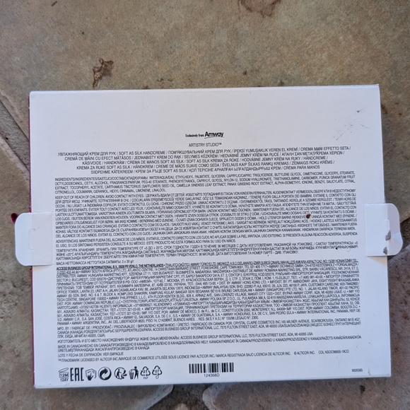 Artistry studio NWT hand lotion - Picture 2 of 8